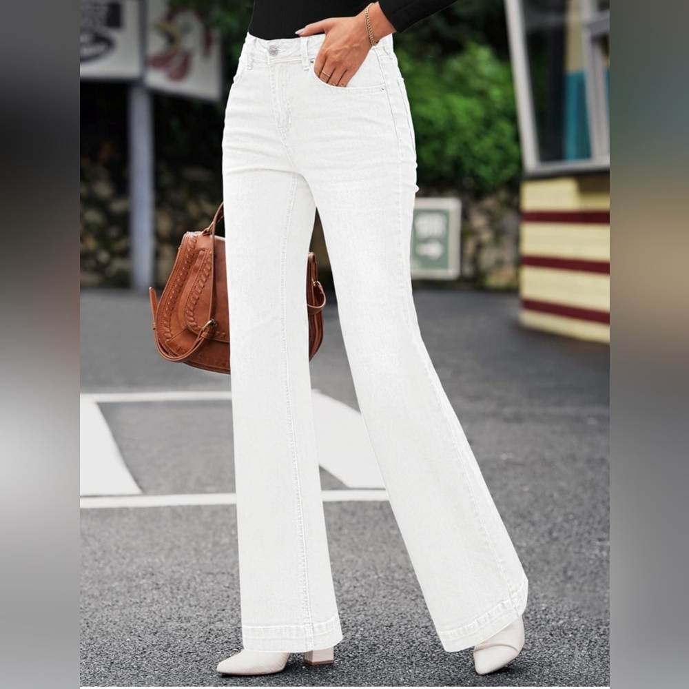 White wide leg pants, 90s style. Stretch